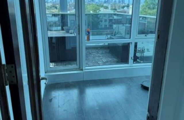 Studio, $5,000, Unit 5th floor