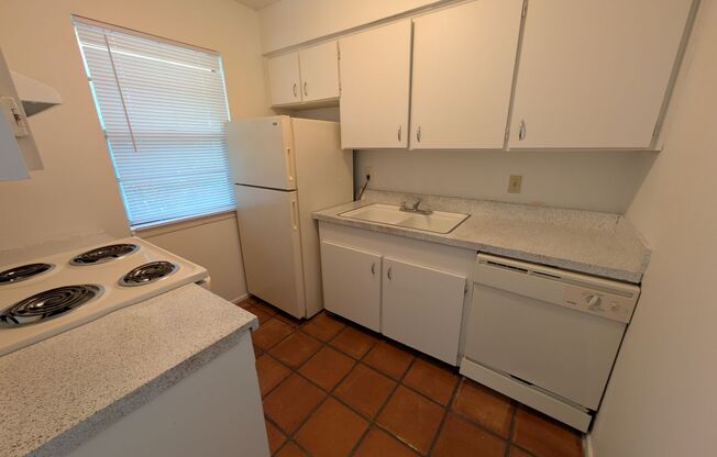 1 bed, 1 bath, 719 sqft, $760, Unit 23-B