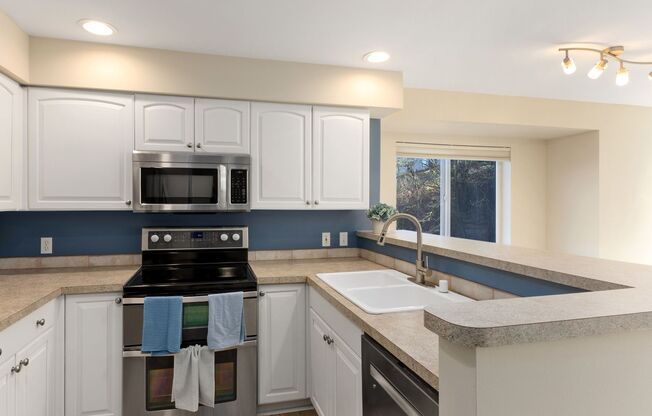 Gilman's Fairway Condominiums ~ Queen Anne