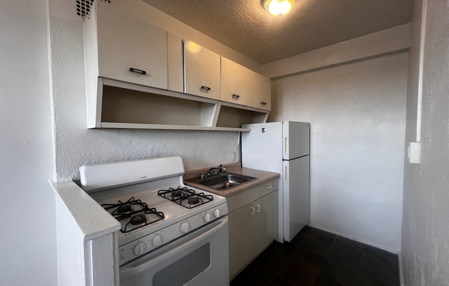 Studio, 1 bath, 400 sqft, $850, Unit 703