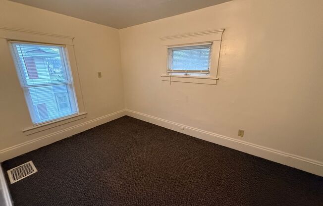 3 beds, 1 bath, $1,300