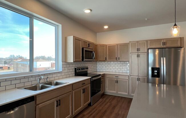 2 beds, 2 baths, 1,220 sqft, $2,650, Unit WR 305-200