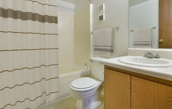 Luxurious Bathrooms at Charter Oaks Apartments, Davison, 48423