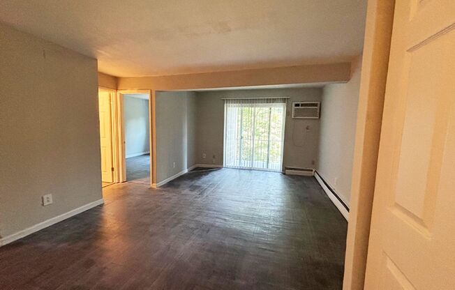 1 bed, 1 bath, 560 sqft, $825, Unit 720-09