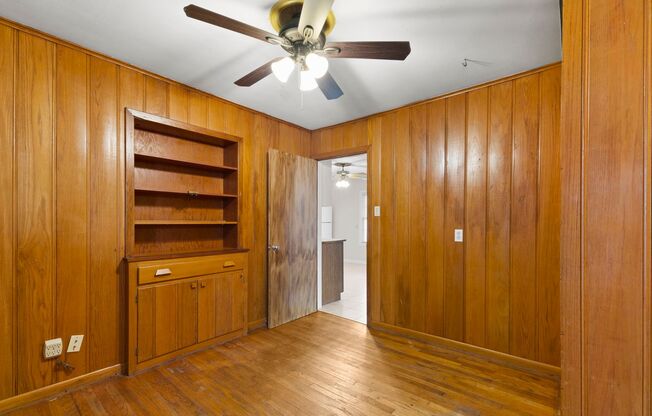 AVAILABLE NOW--- 3 Bed, 1.5 Bath in Eastgate