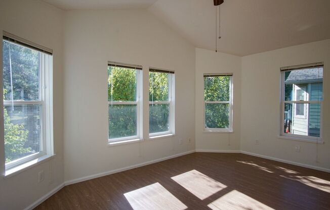 Lair Hill-Spacious & Updated 2-Bed/2-Bath Townhouse w/Balcony!