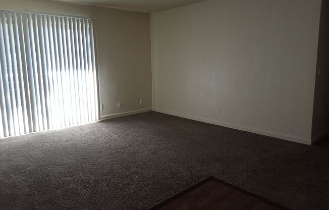 2 beds, 1 bath, 1,015 sqft, $1,945, Unit 007
