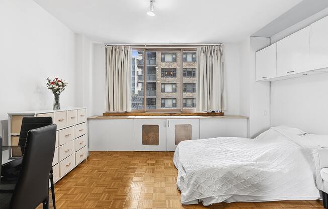 1 bed, 1 bath, $3,250, Unit 17I