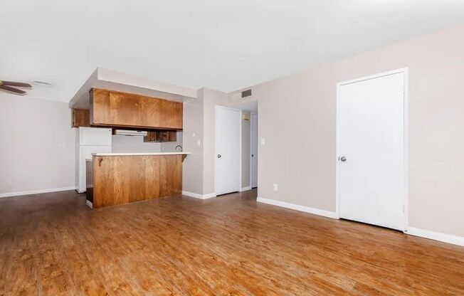 2 beds, 1 bath, 950 sqft, $1,445, Unit 26