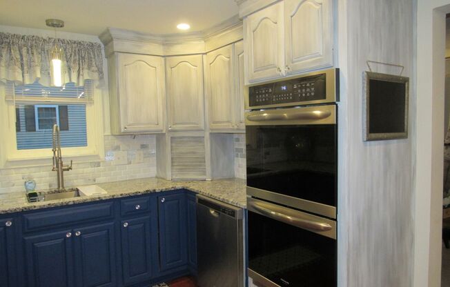 Gorgeous 3 Bedroom Lowell Townhouse For Rent!