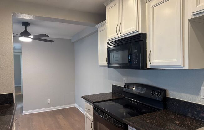 2 beds, 2 baths, 850 sqft, $2,985, Unit 841-11