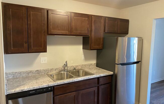 2 beds, 1.5 baths, 1,150 sqft, $1,915, Unit 4