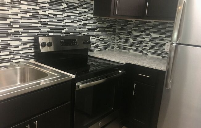 *** Beautiful & Updated Apartment in Mt. Washington * 1 Block to Grandview Ave * Pet Friendly * Available Now ***