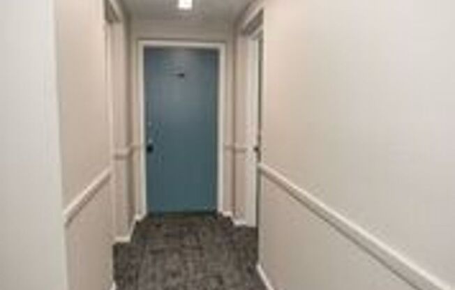 2 beds, 1 bath, $995, Unit 50-204