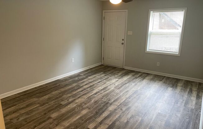 5911 Lone Oak