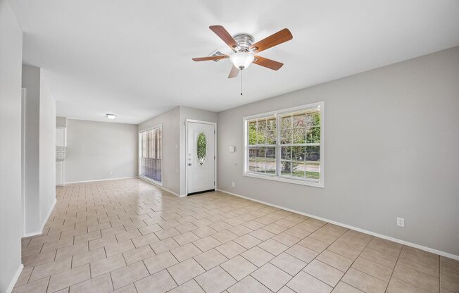 Move-in Ready Home in Southbelt/Ellington for Lease!