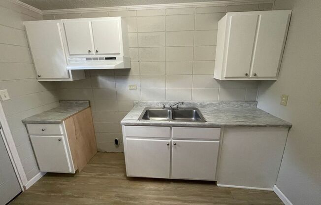 3 beds, 1 bath, $895, Unit McBrayer Street Towns Unit 35