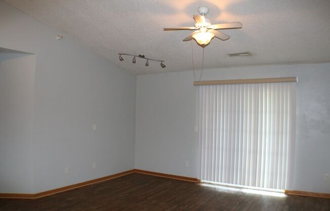 2 beds, 1 bath, $1,125