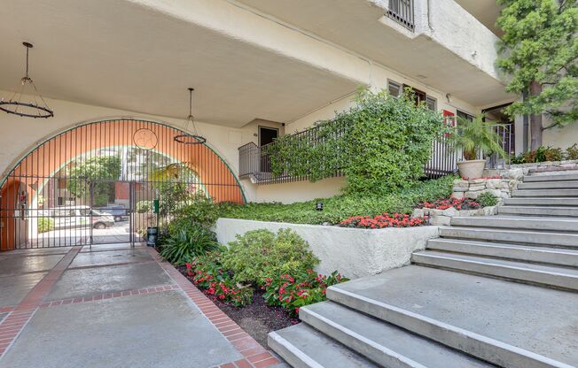 2 beds, 1.5 baths, 930 sqft, $2,850, Unit 124