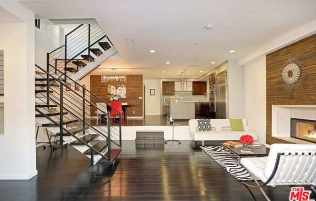 Exceptional Contemporary 3 bed 3.5 bath home in Serene Canyon Setting in Beverly Hills