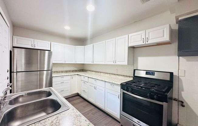 Beautifully renovated 5 bedroom, 3 bathroom home in Oak Grove!