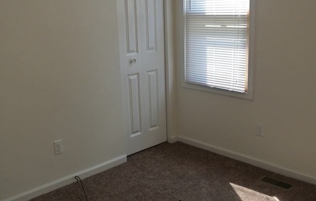 2 beds, 1 bath, $1,095