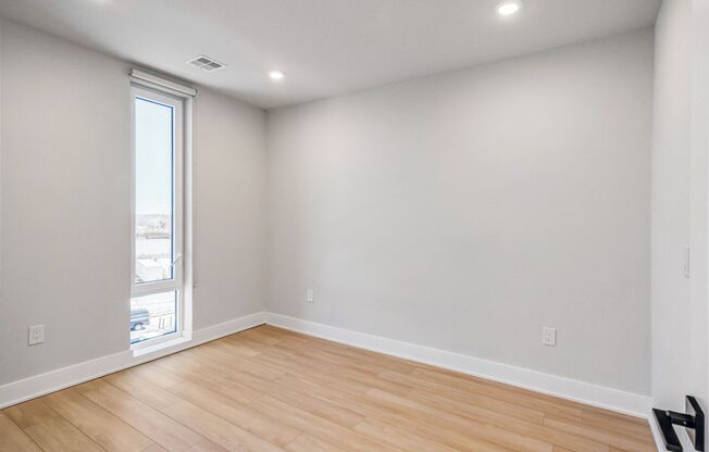 2 beds, 1 bath, 779 sqft, $1,750, Unit 105