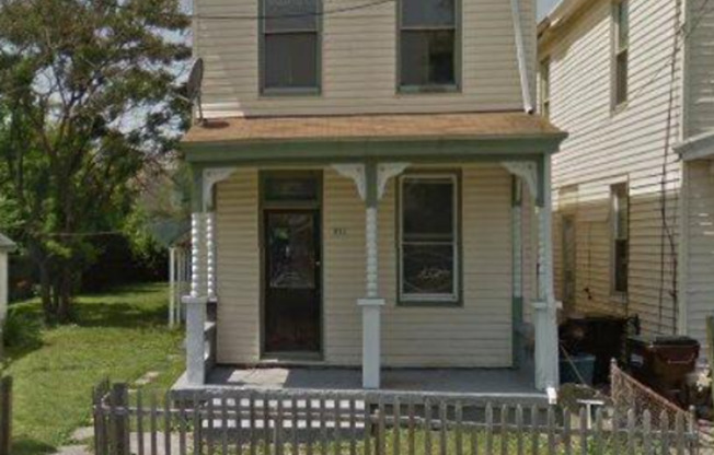 211 Linden St. | 3 BR 1 BA | 1468 SQ FT