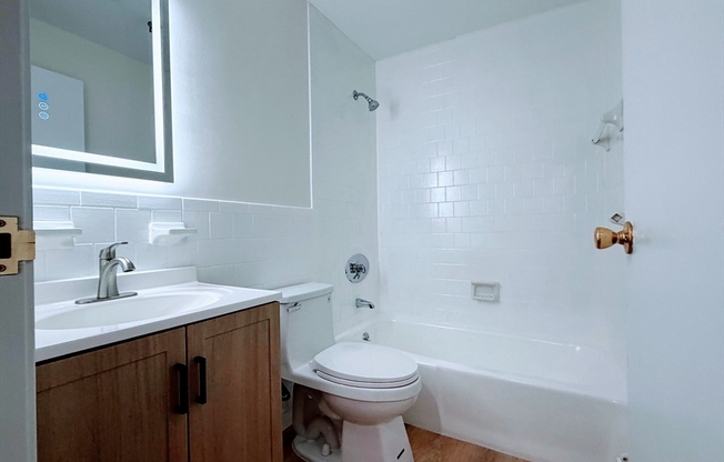 1 bed, 1 bath, 765 sqft, $2,100, Unit 816