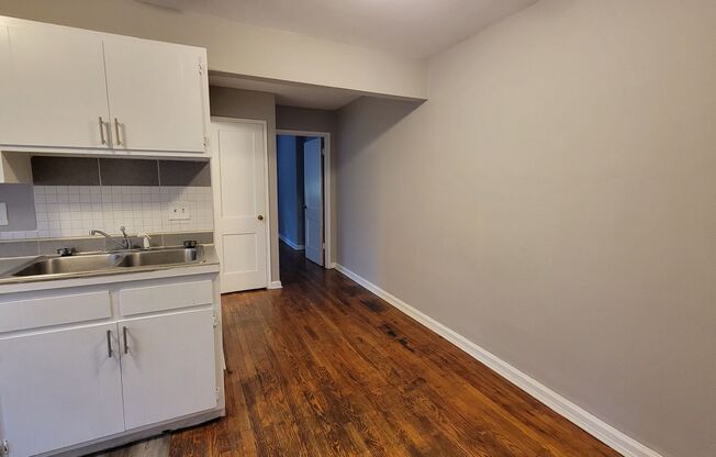 1 bed, 1 bath, 550 sqft, $595, Unit 6