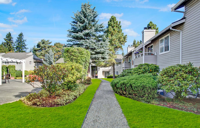 Glennbrook Exterior Apartments in Lynnwood, WA