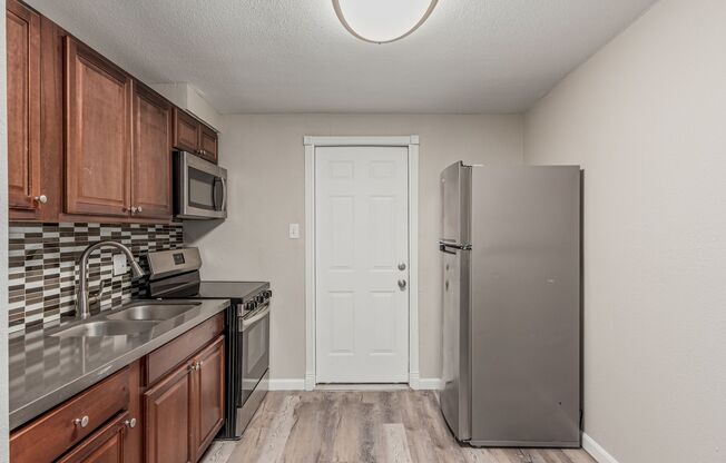 1010 1012 S SMITH RD