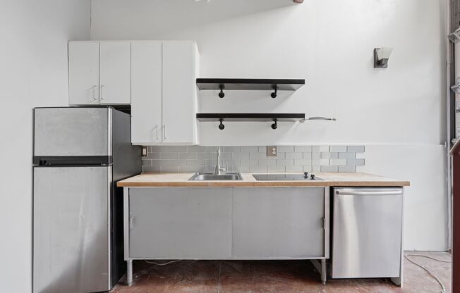 Modern Pet-Friendly 1-Bedroom Condo in Prime Salt Lake City Location with In-Unit Washer/Dryer & Stainless Steel Appliances