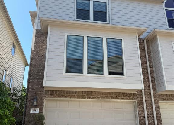 1711 STACY CRES