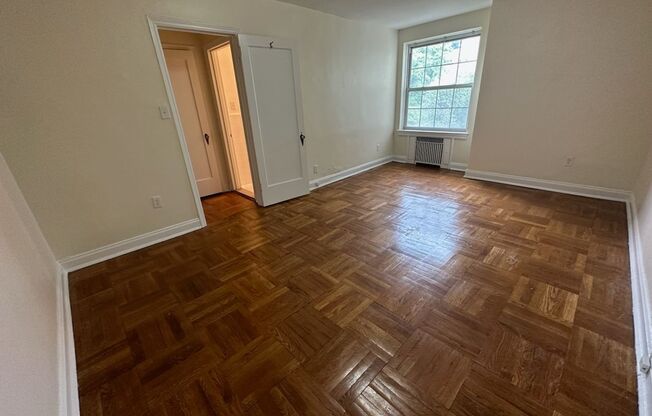 1 bed, 1 bath, 768 sqft, $1,400, Unit Royal York 704