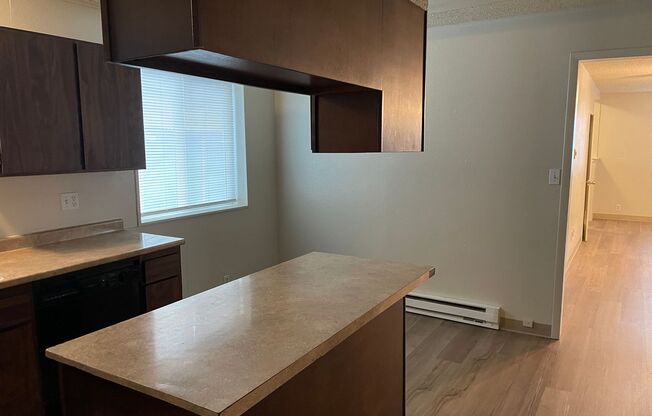 2 beds, 1 bath, $2,250