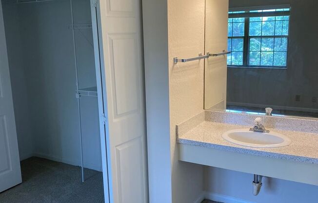 2 beds, 1 bath, 940 sqft, $1,840, Unit 066