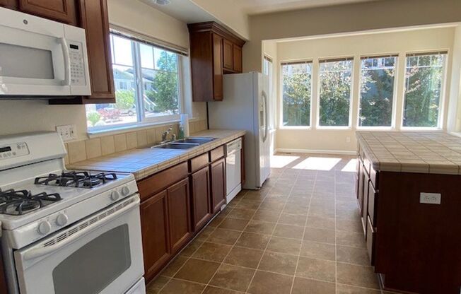 3 beds, 2.5 baths, $2,300