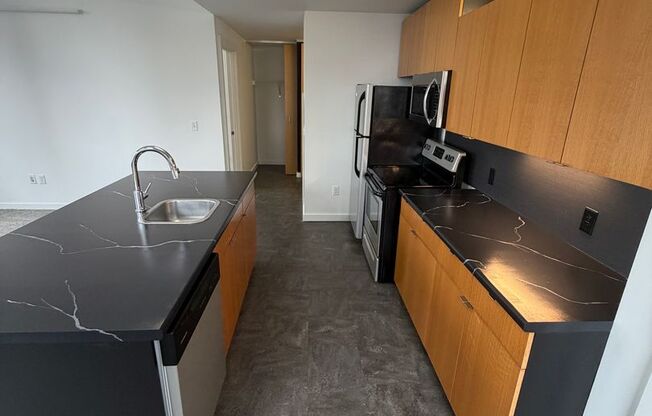 2 beds, 1 bath, 1,085 sqft, $1,395, Unit 901