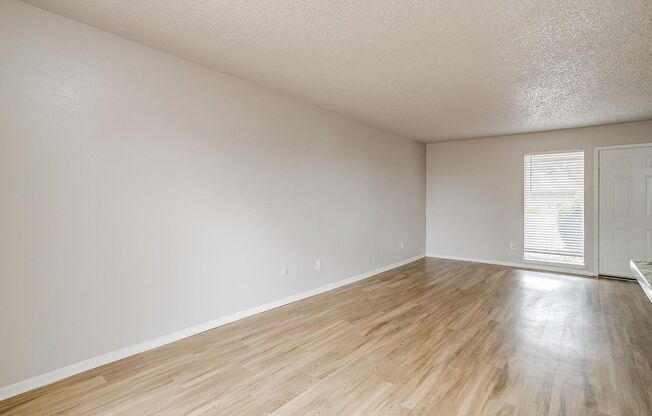 1 bed, 1 bath, $1,025, Unit 322 W Mustang