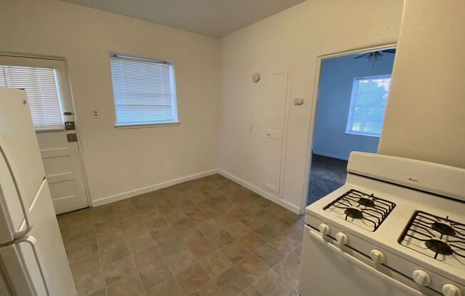 1 bed, 1 bath, 600 sqft, $875, Unit 723