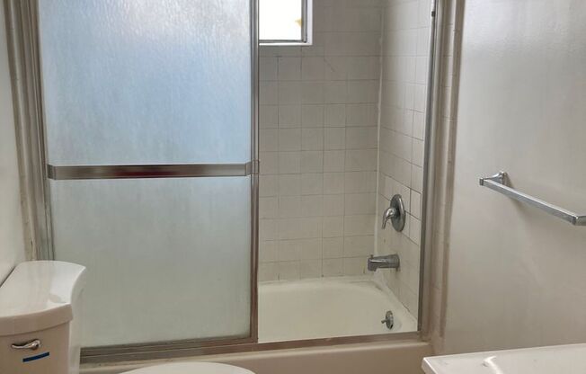 1 bed, 1 bath, $1,945, Unit E