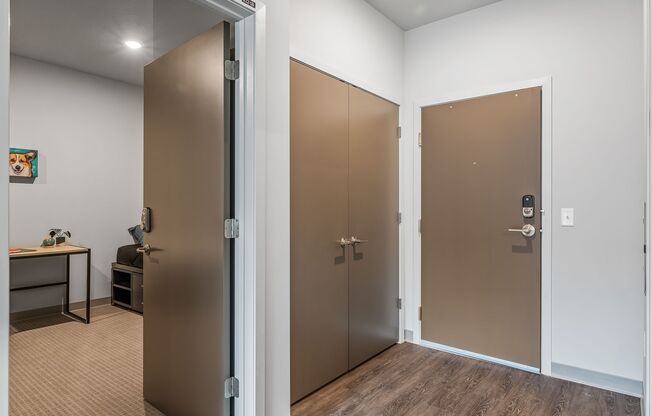 2 beds, 1 bath, 818 sqft, $2,300, Unit 212