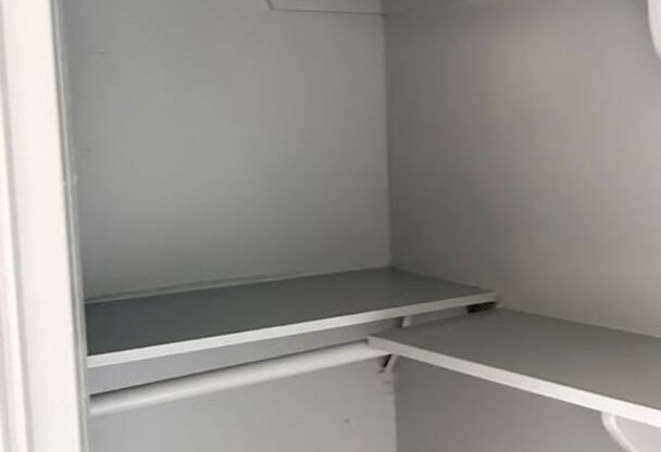 3 beds, 1 bath, 945 sqft, $1,600, Unit 1326 L1