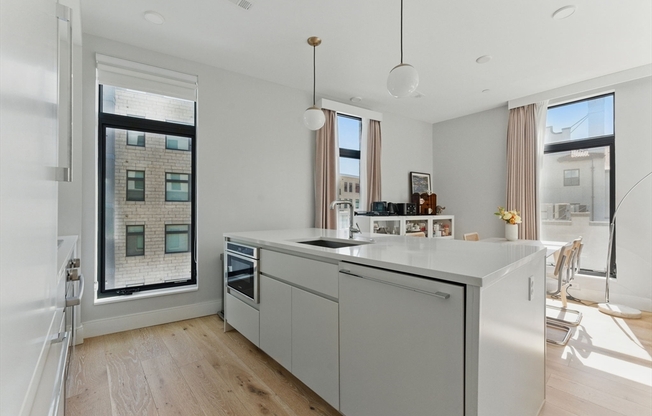 2 beds, 2 baths, 946 sqft, $4,500, Unit 524