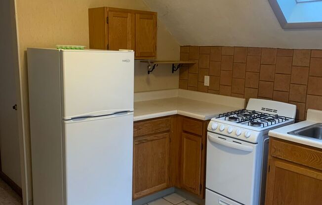 Studio, 1 bath, $1,000, Unit Unit 3