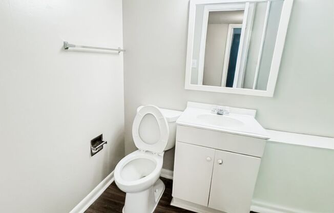 2 beds, 1.5 baths, 976 sqft, $1,250, Unit 2006-04