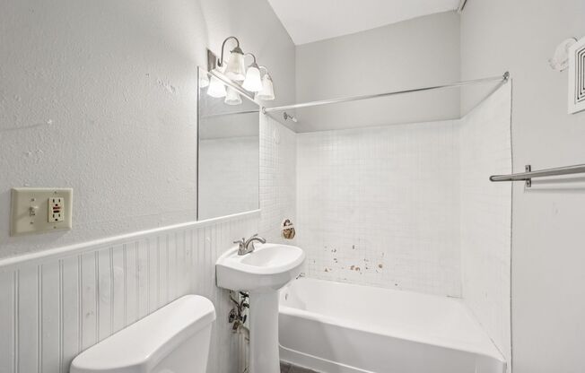 2 beds, 1 bath, 720 sqft, $1,395, Unit 102