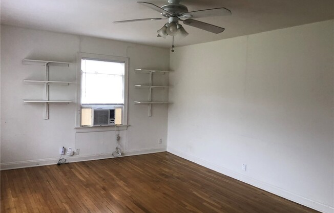 109 E 49 ST