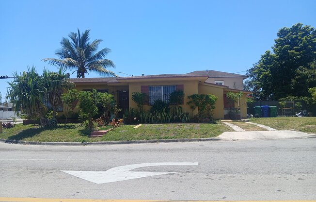 1702 NW 3 ST